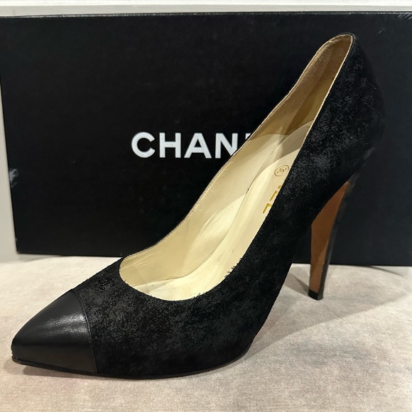 CHANEL heels - Picture 1 of 14
